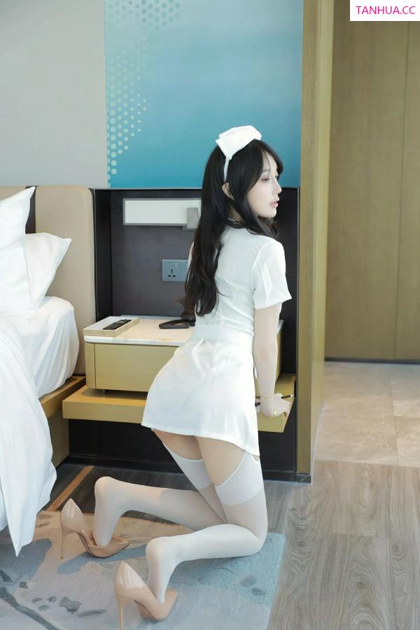 玥儿玥  [XiuRen]高清写真图 2025.07.04 No.10507 玥儿玥er 白色护士第6张图片